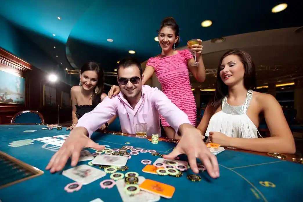 imperialtt toto Gaple Online live dealer table with HD camera feed showing dominoes